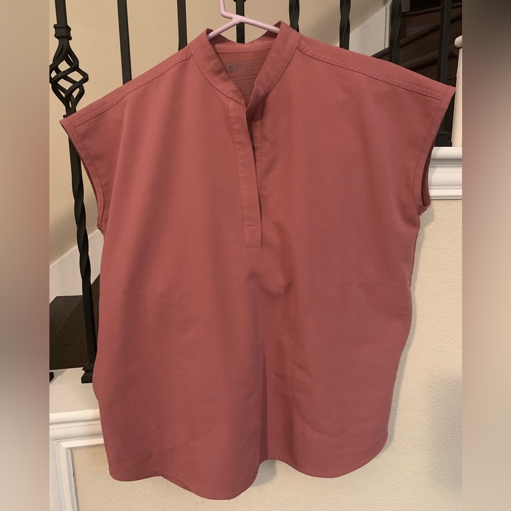 Figs Women’s Rafaela Mauve Scrub Top